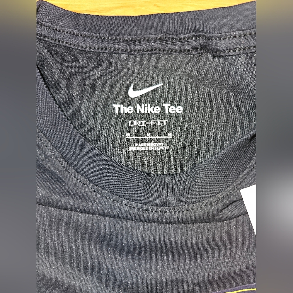Nike Men's DriFIT Tee Size M - Picture 3 of 4